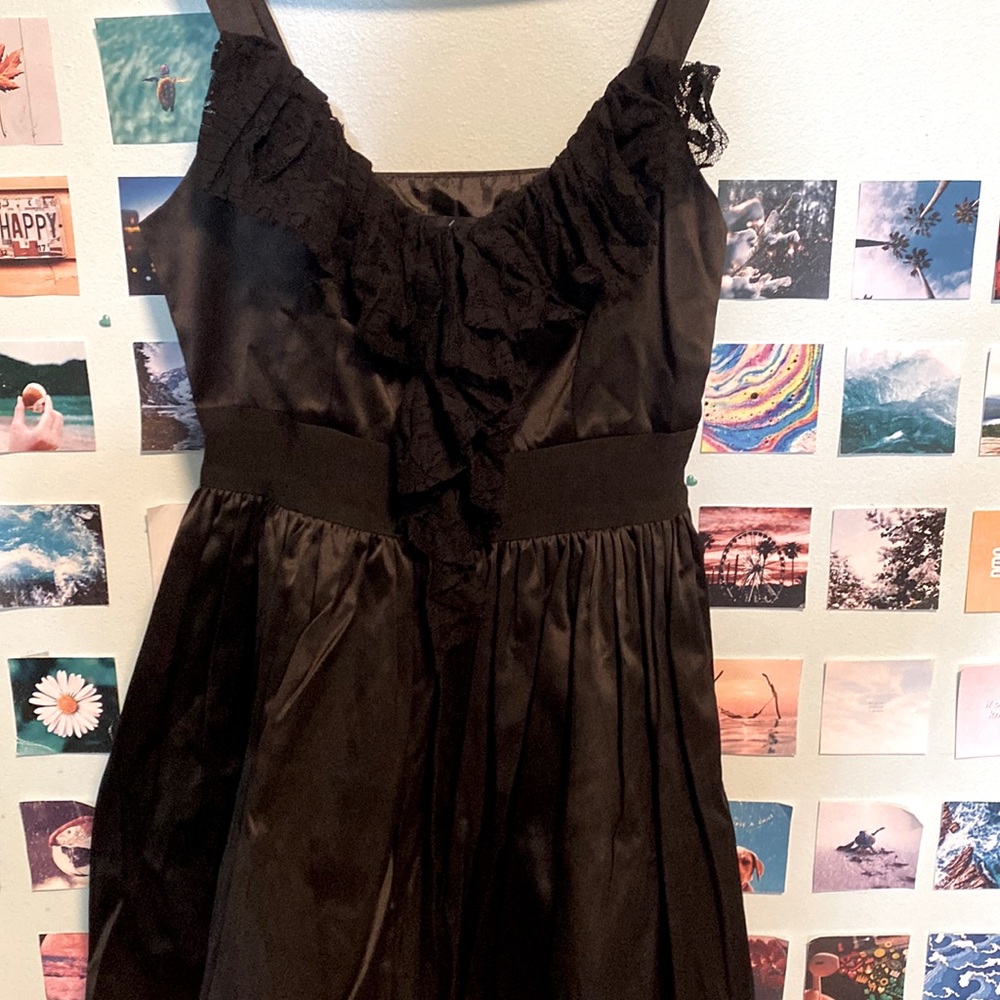 Ruffled flounce v neck babydoll dress